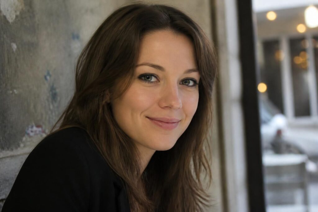 découvrez les débuts prometteurs de rachel garrat-valcarcel avant sa célébrité, retraçant ses premiers pas marquants et son parcours initial.